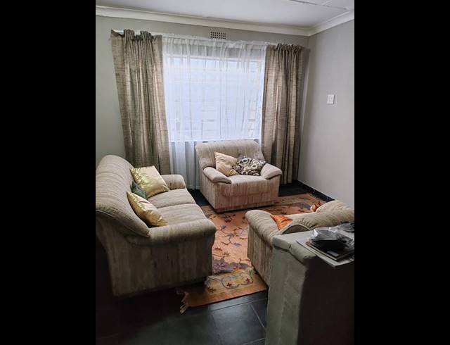 7 BEDROOM HOUSE FOR SALE IN GEDULD